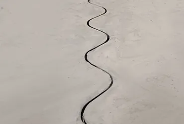 Dylatacje podłogowe – klucz do trwałych posadzek w halach i magazynach