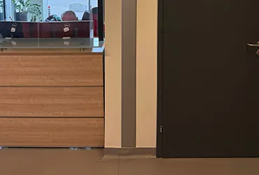 Profile dylatacyjne ścienne i sufitowe – jak działają i gdzie znajdują zastosowanie?